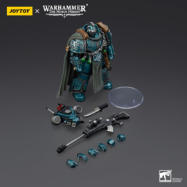 (Pre-order) Warhammer The Horus Heresy Action Figure Alpha Legion Exodus The One who is Many With Sniper Rifle And Power Dagger 20 cm