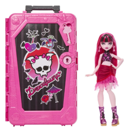 Monster High Skulltimate Secrets Doll  Destination: Gore-geous Oasis - Draculaura