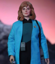 PRE-ORDER Star Trek: The Next Generation Action Figure 1/6 Dr. Beverly Crusher (Standard Edition) 27 cm