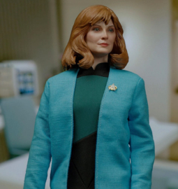 PRE-ORDER Star Trek: The Next Generation Action Figure 1/6 Dr. Beverly Crusher (Standard Edition) 27 cm