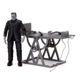 PRE-ORDER Universal Monsters Action Figure Frankenstein Deluxe 15 cm