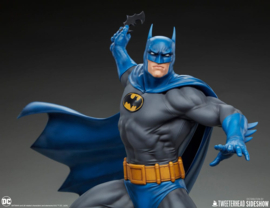 (Pre-order) DC Comics Maquette 1/6 Batman (Retro Edition) 50 cm