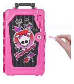 Monster High Skulltimate Secrets Doll  Destination: Gore-geous Oasis - Draculaura