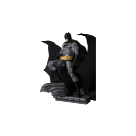 (Pre-order) Batman: Hush MAFEX Action Figure Batman Black Ver. 16 cm (re-run)