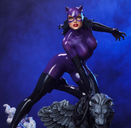 (Pre-order) DC Comics Maquette 1/6 Catwoman (Purple Edition) 35 cm