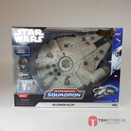 Star Wars Micro Galaxy Squadron Feature Vehicle with Figures Millennium Falcon
