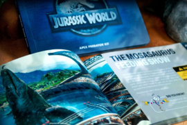 (Pre-order) Jurassic World Apex Predator Kit