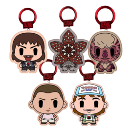 PRE-ORDER Stranger Things DZNR Bag Clips 10 cm Display (24)