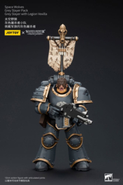 PRE-ORDER Warhammer The Horus Heresy Action Figure 1/18 Space Wolves Grey Slayer Pack Grey Slayer With Legion Vexilla 12 cm