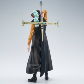 (Pre-order) One Piece Premium PVC Figure Dracule Mihawk (The Brush) 34 cm
