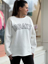 Raw edge statement sweater 10Days