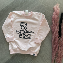 Sweater - naam/leopard initial