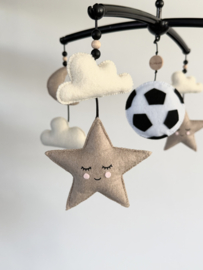 Boxmobiel wolk/slapende sterretjes/maan/voetbal (champagne/creme)