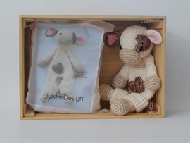 Snuggle Koe Pre order