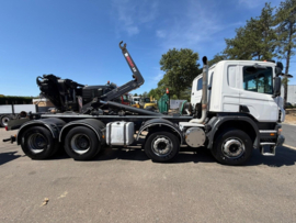 Scania P380 8x4 + gancho portacontenedores Hiab Multilift 26 t, Año 2008, 421.897 km