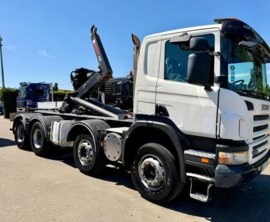 Scania P380 8x4 + gancho portacontenedores Hiab Multilift 26 t, Año 2008, 421.897 km