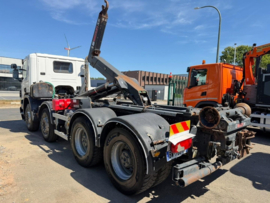 Scania P380 8x4 + gancho portacontenedores Hiab Multilift 26 t, Año 2008, 421.897 km