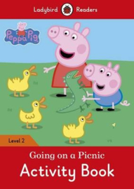 Peppa Pig: Going On A Picnic Activity Book - Ladybird Readers Level 2