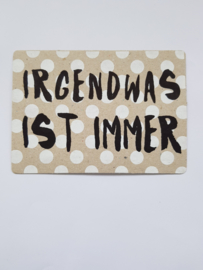 Kaart met tektst "Irgendwas ist immer".