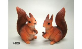 Set van twee eekhoorn beeldjes:  met dennenappel en met eikeltje 7,5 cm 7409ab
