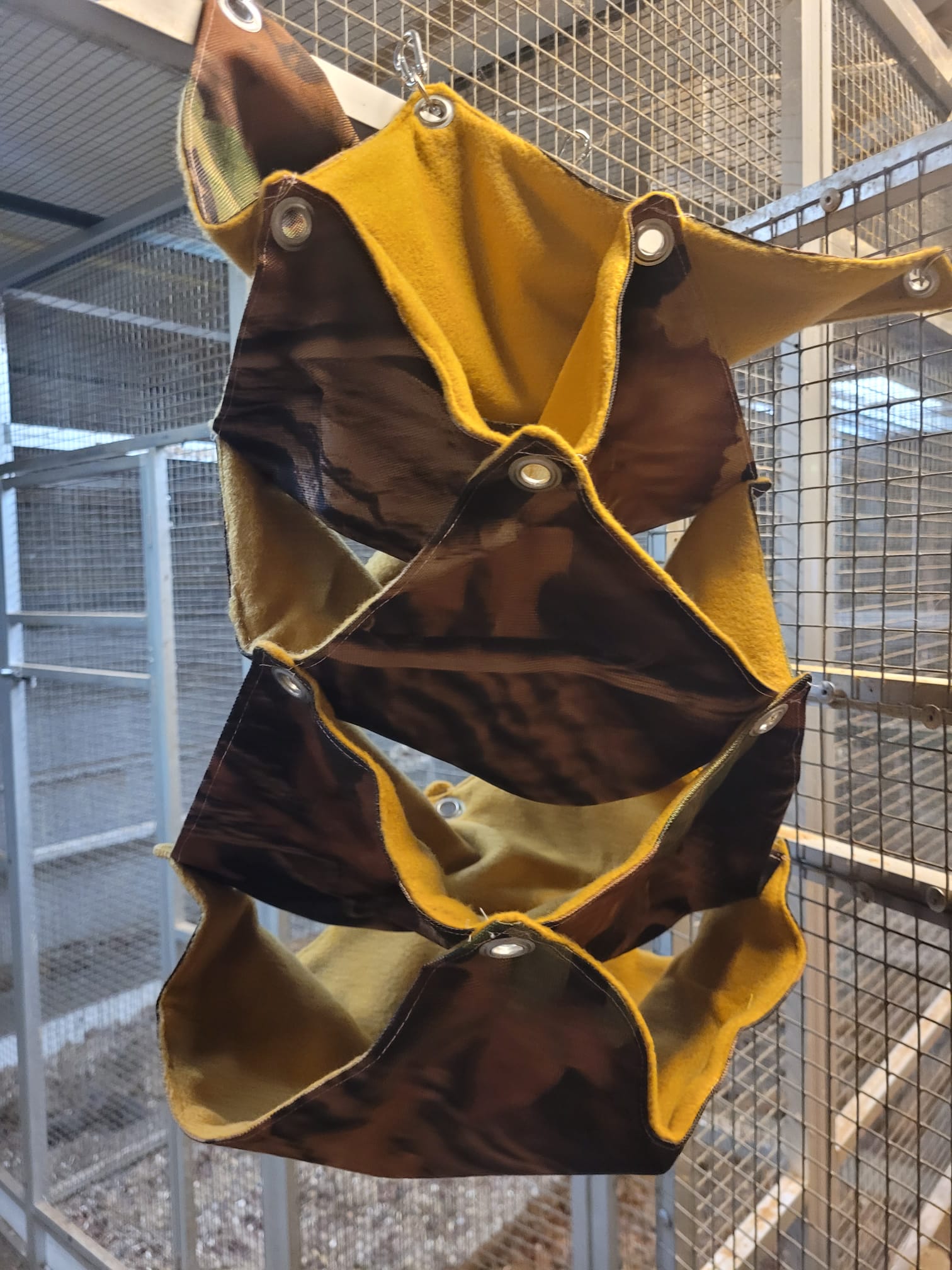 camuflage kleur met honing binnenkant
