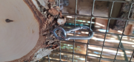 Mineralen blok met houten plankje
