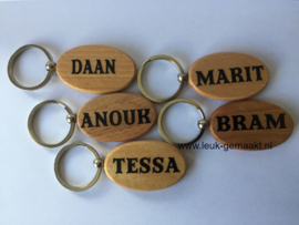 Houten sleutelhanger met naam