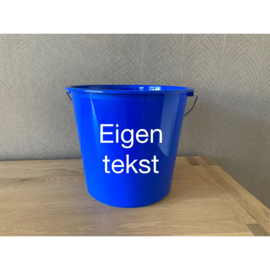 Blauwe emmer met eigen tekst