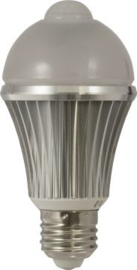 LED E27 Lamp 7 Watt 2700K met PIR sensor