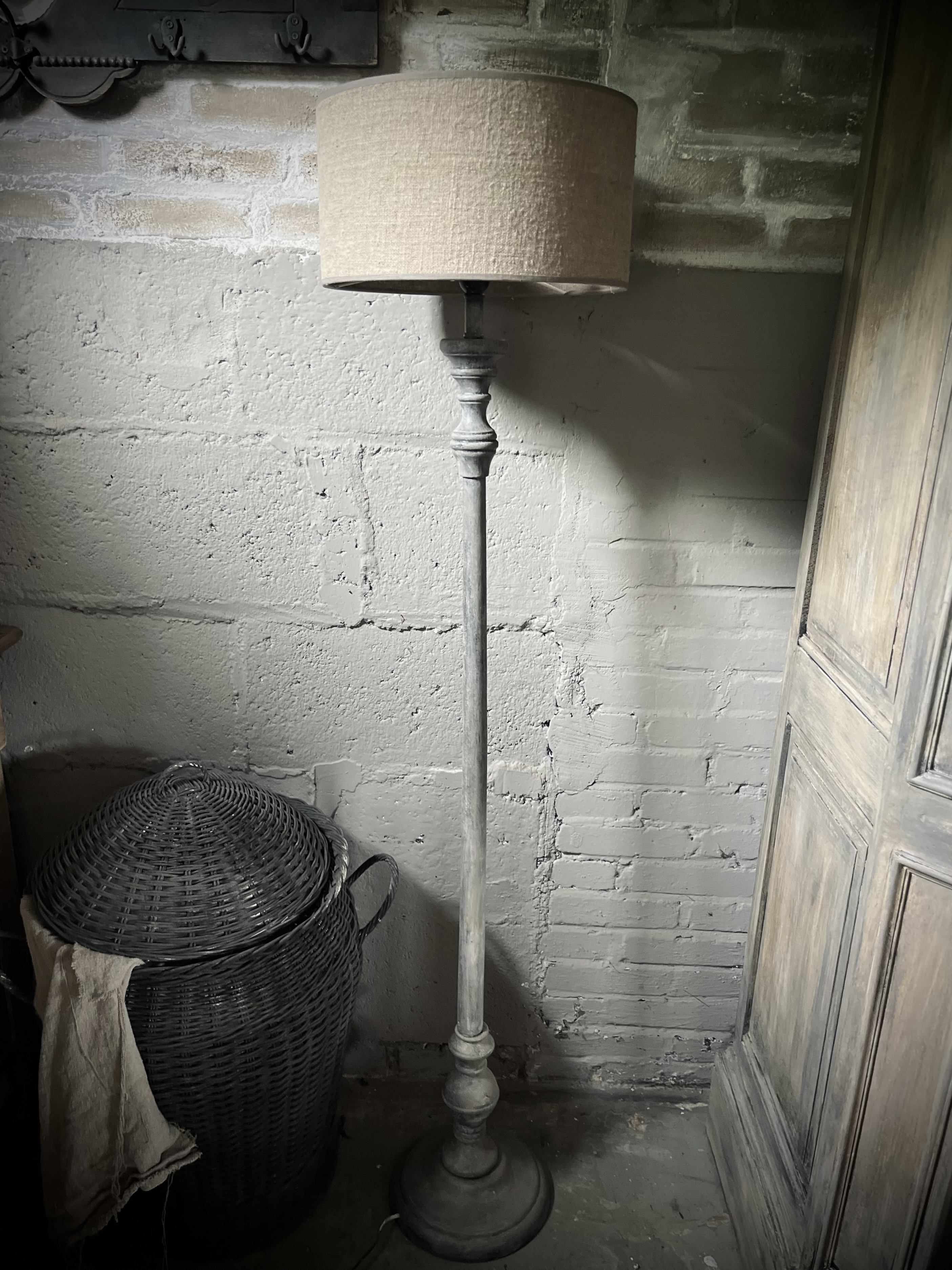 Houten vloerlamp ‘Kobe’