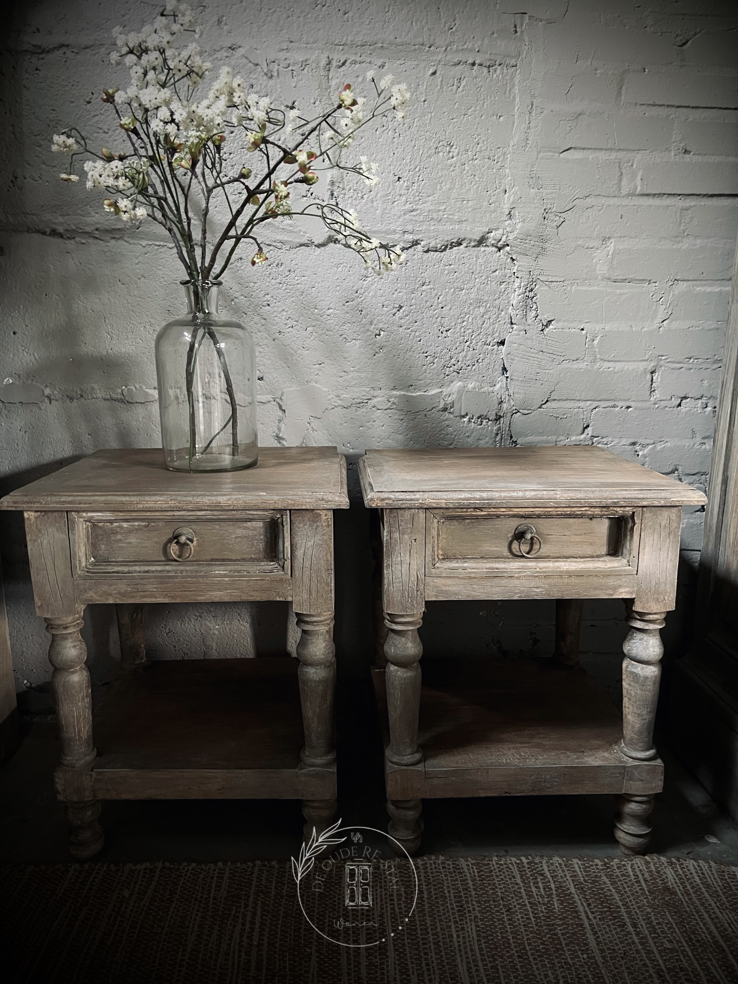 Set Eikenhouten nachtkastjes
