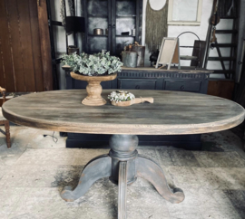 Eikenhouten eettafel ovaal stoer en sober