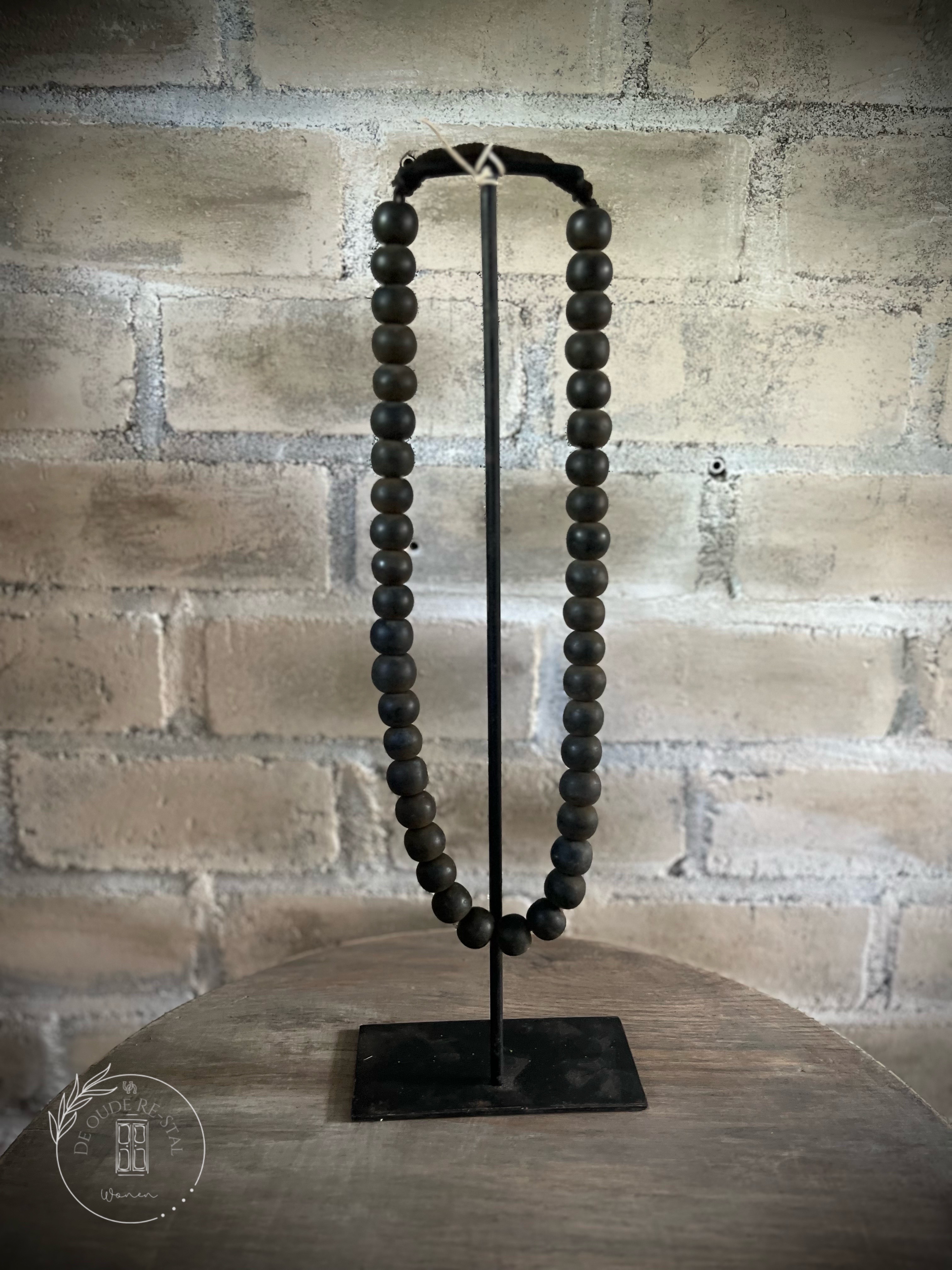 Houten ketting op stalen frame