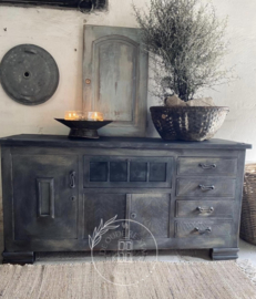 Oude houten tv-kast