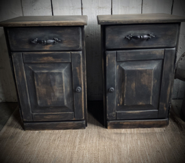 Eikenhouten kaptafels en nachtkastjes
