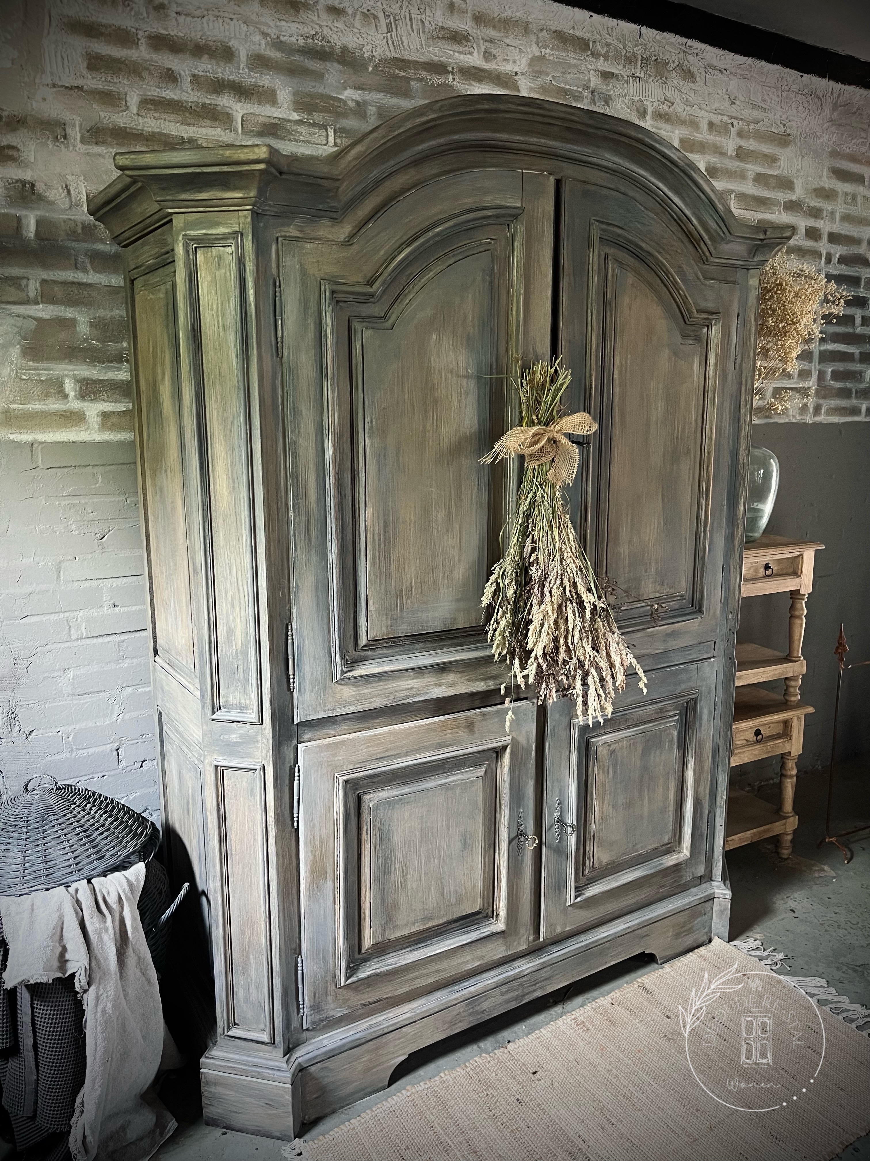 Landelijke eikenhouten kast ‘Britt’