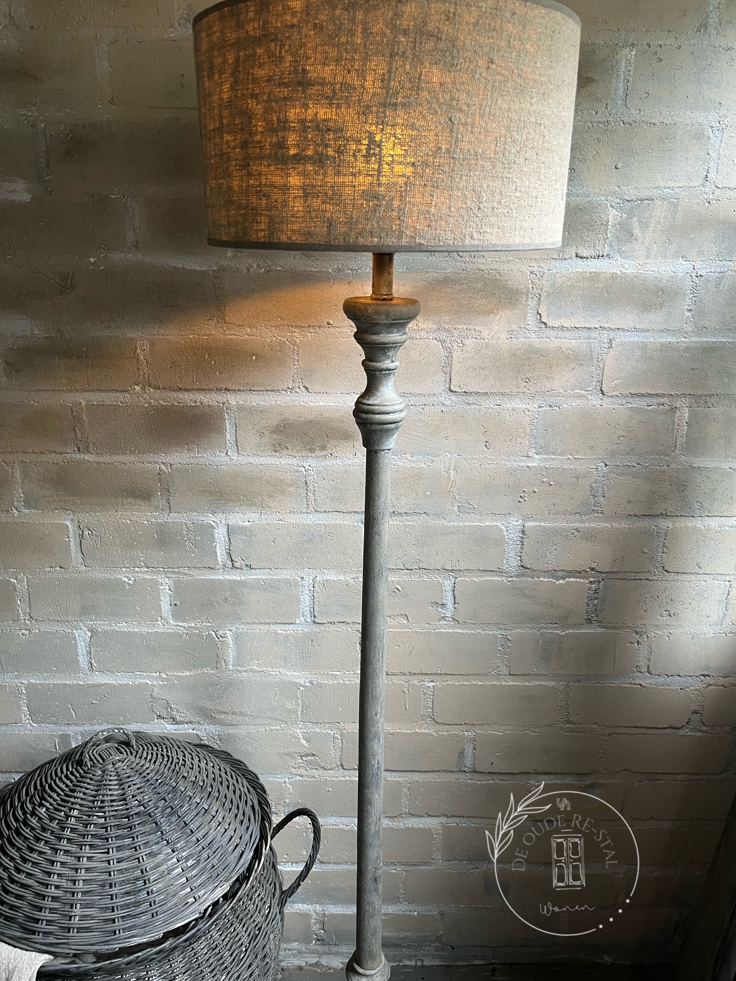 Houten vloerlamp ‘Kobe’