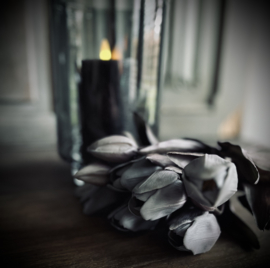 Bosje kunsttulpen grijs
