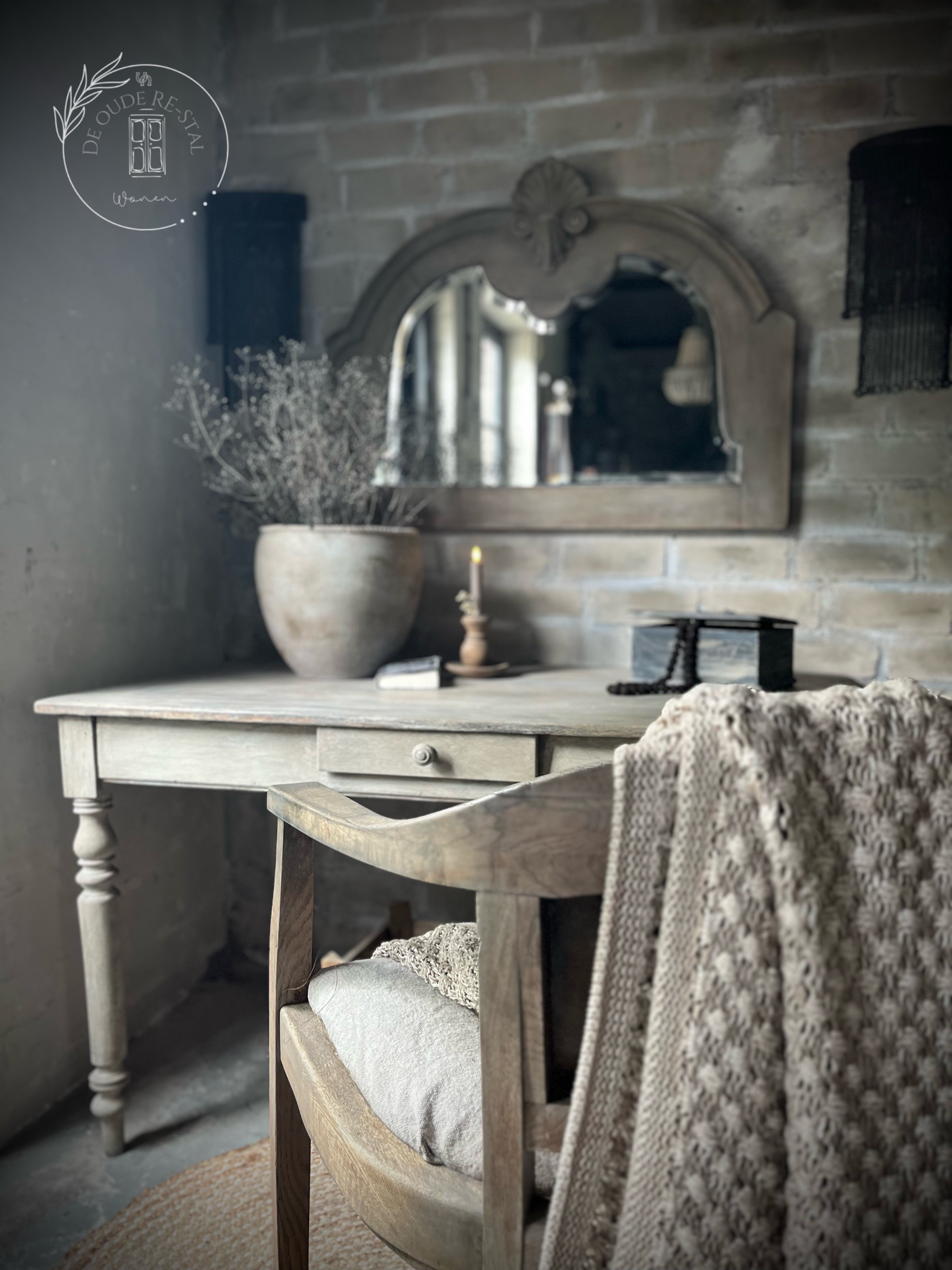 Antiek houten tafel “Marlie”