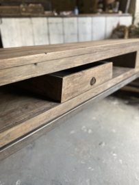 Mangohouten TV-Kast
