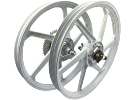 6 Star Alloy Cast Wheels set 17 Inch x 1.35 Fast Arrow Complete White Puch Maxi Models