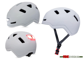 Helm wit met verlichting Snorfiets
