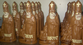 Sint met kindjes 25 cm ingekleurd