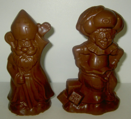 Zwarte piet en zwaaiende sint 18cm  effen samen verpakt