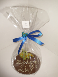 Chocolade stukje met eigen tekst en marsepeinfiguurtje
