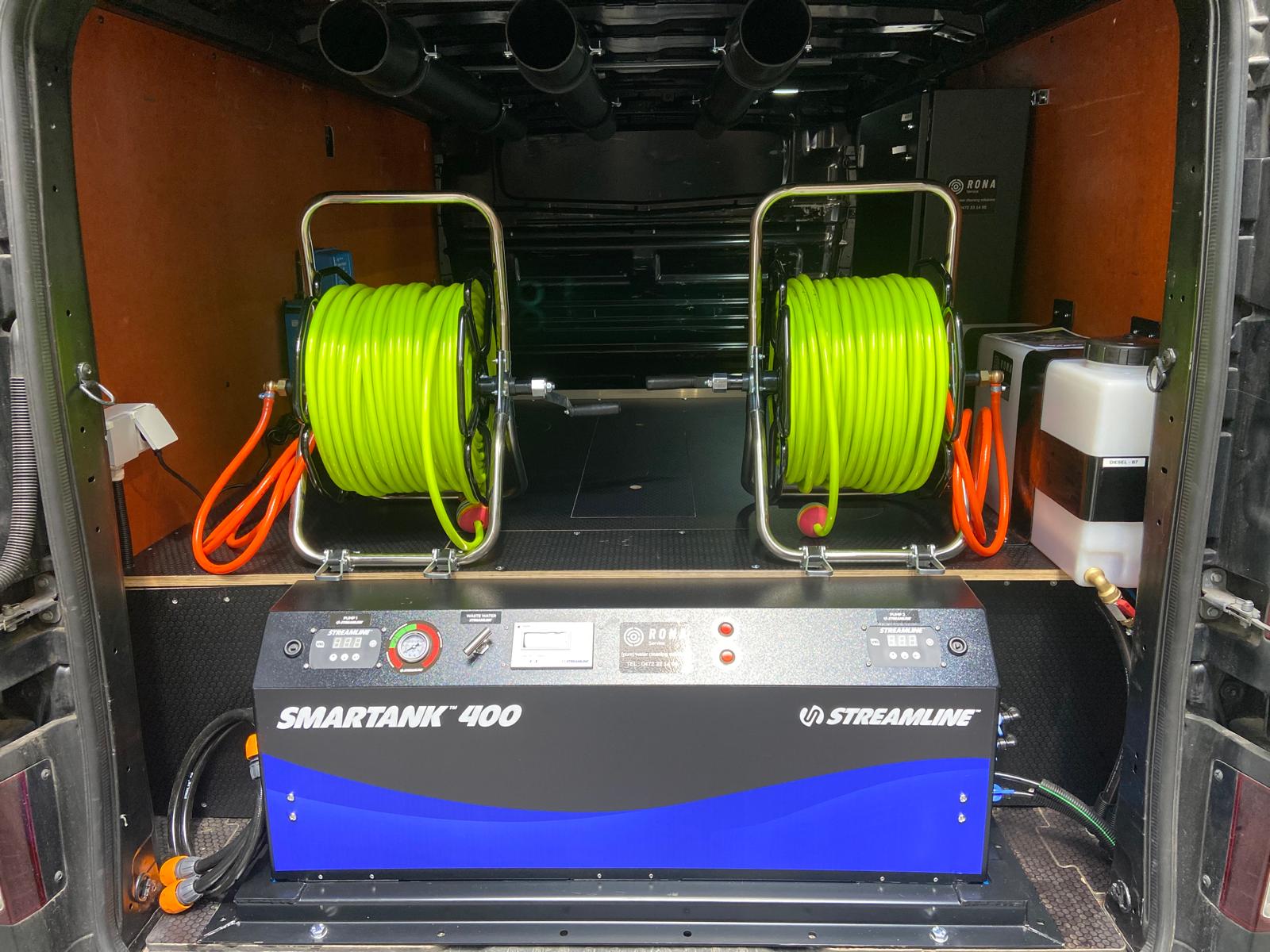 Bestelwagen met volledige inbouw osmosesysteem