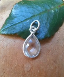 Bergkristal hanger (zilver, facet geslepen)