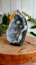 Chalcedoon met een stukje Calciet (half gepolijst, India)