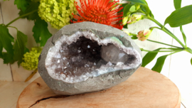 Kwarts (Rookkwarts/Amethist) en Calciet geode