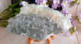 Apofyliet (groen) met Calciet (India)